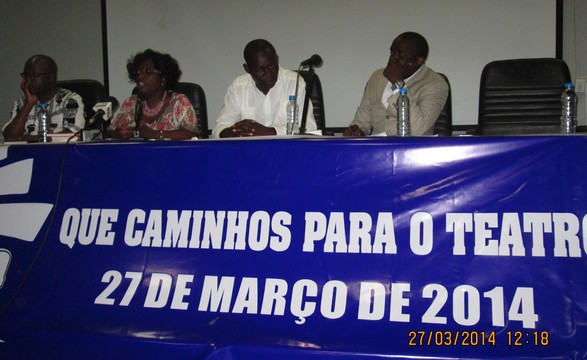 Angolanos defendem a inclusão do teatro no currículo escolar nacional 