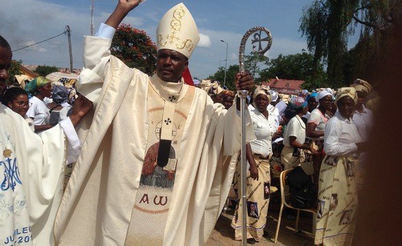 “Se acreditamos em Cristo Ressuscitado então, devemos operar no sentido da sua ressurreição” exorta Dom Gabriel Mbilingi