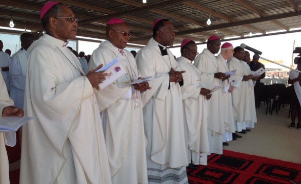 Menongue vive os 40 anos da diocese 