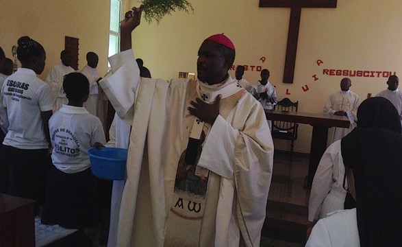 “ Igreja Lugar santo onde oferecemos sacrifícios agradáveis a Deus” Dom Mbilingue em Menongue