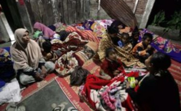 Sismo na Indonésia causou 22 mortos