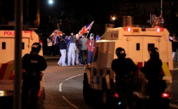 Incidentes em Belfast deixam nove policiais feridos e 18 detidos