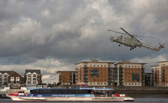 Soldado é morto e dois suspeitos ficam feridos em ataque em Londres