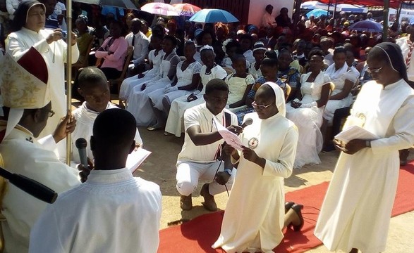 Primeira profissão Religiosa em Saurimo no mês das vocações