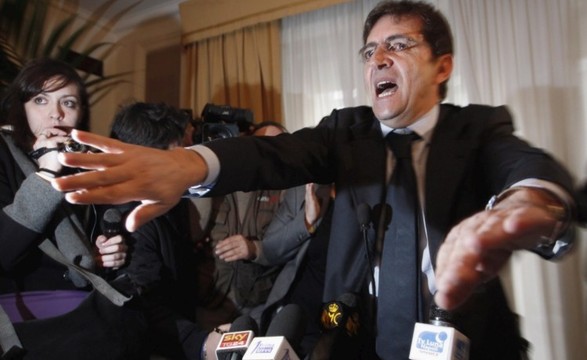 Berlusconi retira políticos corruptos das listas do seu partido