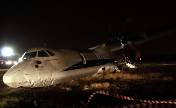 Avião sai da pista no aeroporto de Roma; pelo menos seis feridos