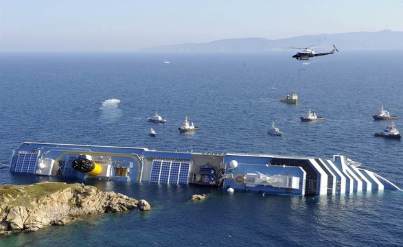 Famílias e sobreviventes lembram 1º ano do naufrágio do Costa Concordia