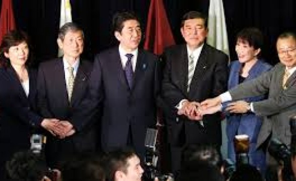Primeiro-ministro japonês renova executivo