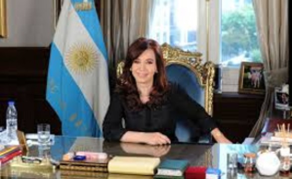 Kirchner regressa e faz remodelação no governo