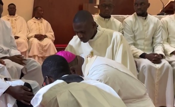 Arcebispo de Luanda na celebração da ceia do senhor deixa orientações concretas aos futuros sacerdotes