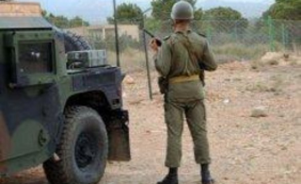 Tunísia persegue grupos jihadistas perto da fronteira com a Argélia