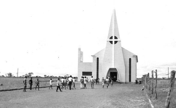 Paróquia do Imaculado Coração de Maria no Léua recebe visita de Dom Tirso 