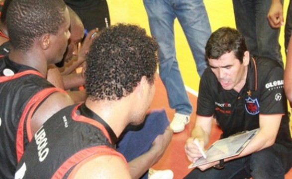 Libolo nas meias-finais do Africano de basquetebol