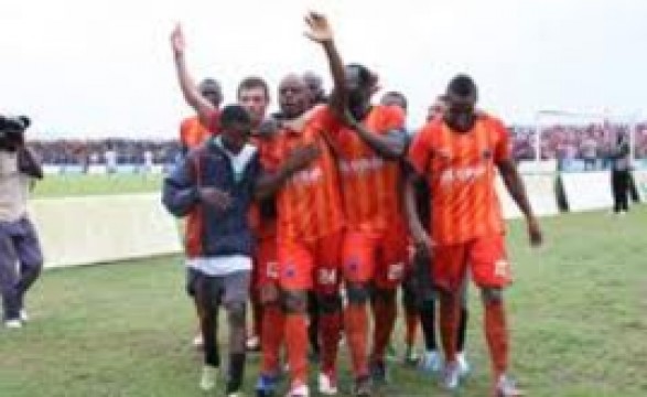 Libolo com faixas de campeão