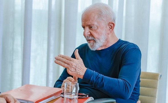 Lula quebra silêncio e diz estar firme e forte