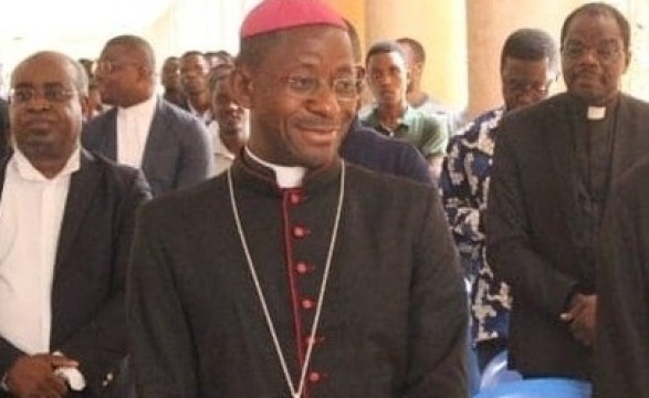 Arcebispo de Luanda reúne com os párocos e reza com os fiéis de São Carlos Lwanga