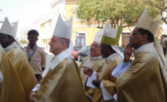 Episcopados lusófonos propõem ao Papa que o português seja 