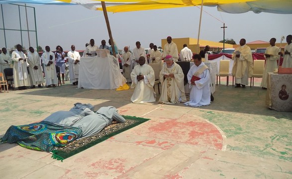 Irmãs filhas de Santa Ana realizam votos perpétuos