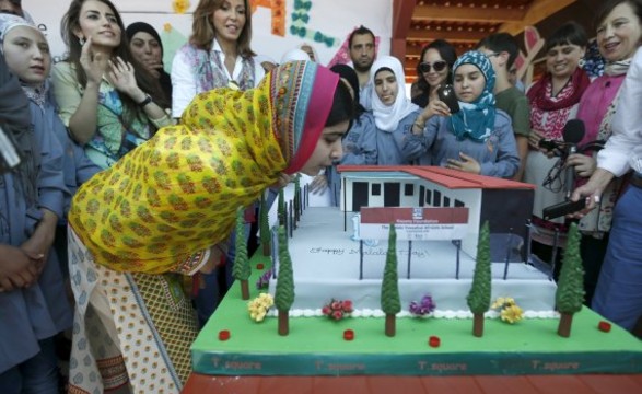  Malala comemora 18 anos e inaugura escola para refugiadas.
