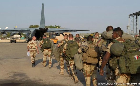 Rebeldes do Mali contra-atacam e ameaçam a França