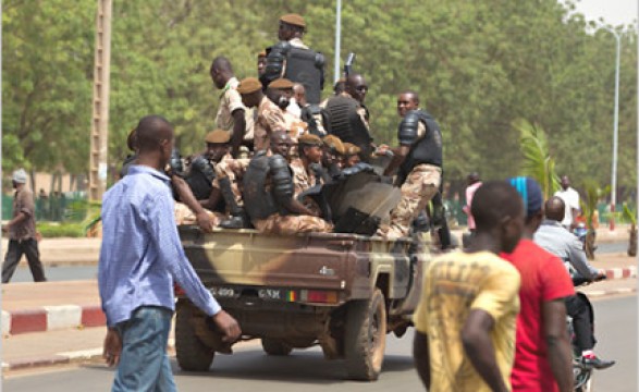 Mali: Forças do governo disparam e matam dezasseis religiosos