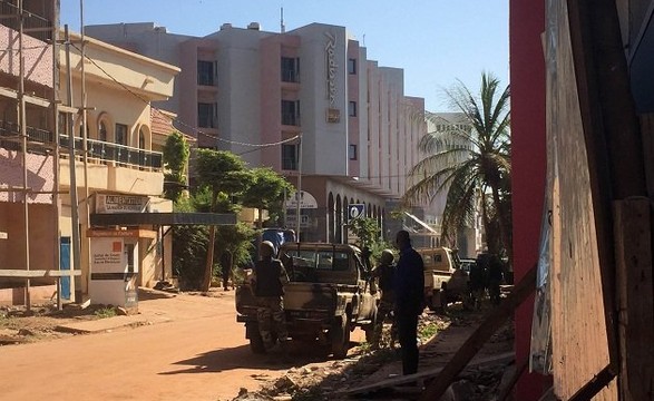 Terroristas fazem 170 reféns em hotel no Mali