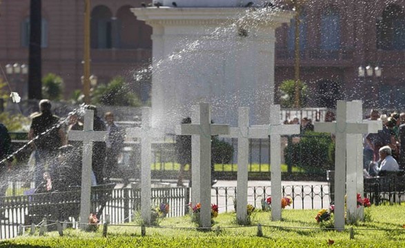 Thatcher morreu impune, diz líder de veteranos da Argentina nas Malvinas