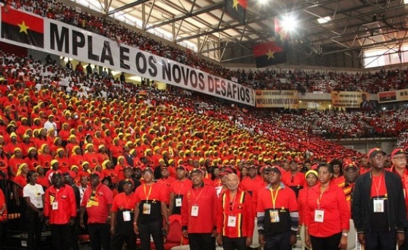 Mexidas no MPLA afastam Boavida Neto do cargo de Secretário-geral