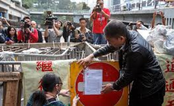 Manifestantes de Hong Kong têm dois dias para evacuar o centro