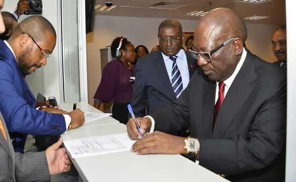 MPLA e UNITA formalizam candidatura