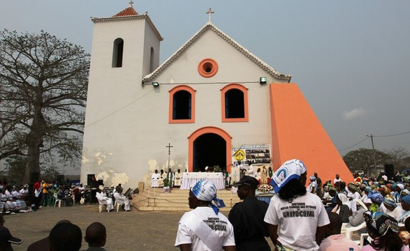 “Santuários lugares de oração e não sítios para proferir mal ao próximo “ diz Dom Kiazico