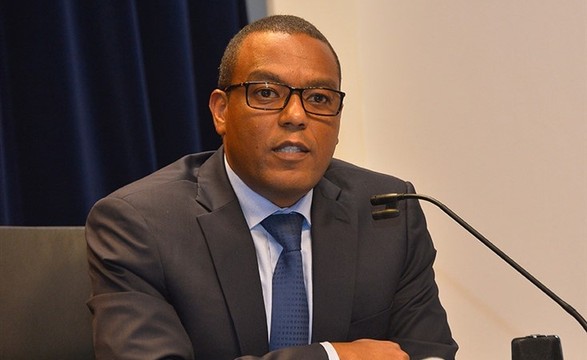 Governador do BNA garante que não conhecia os meandros do caso Luanda Leaks