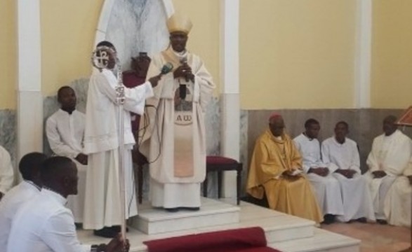 Eucarística é vida e compromisso! Exorta Arcebispo do Lubango.