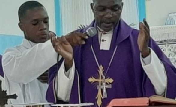 Restos mortais do Padre José Pomba foram sepultados no cemitério da Chibia.