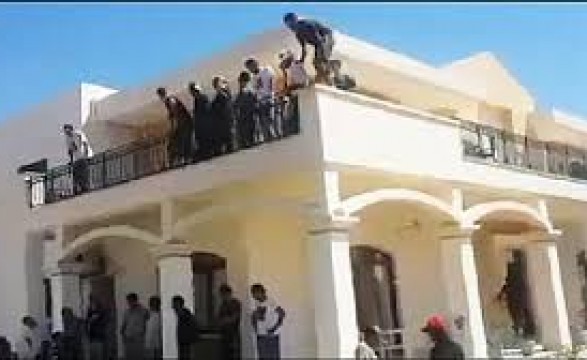Milícia ocupa edifício contíguo à embaixada dos EUA