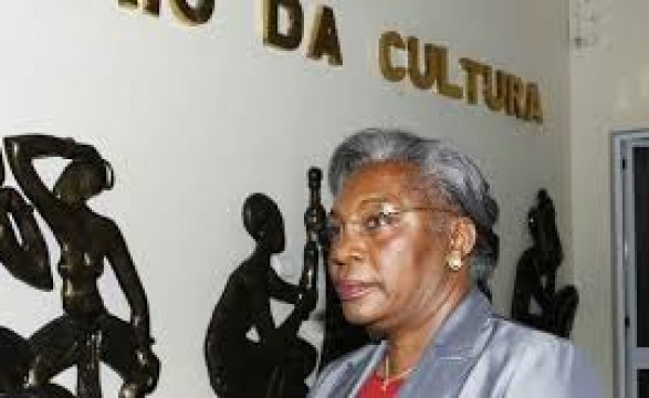 Ministra da cultura reúne com directores de Museus 