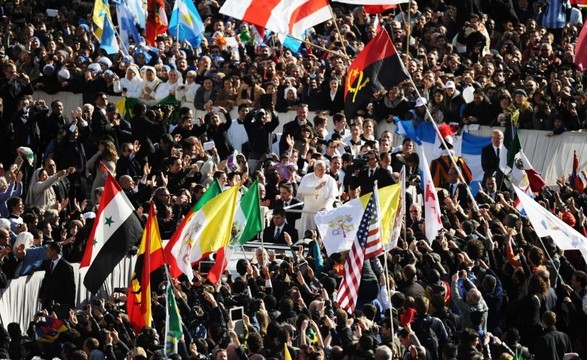 Papa pede defesa dos mais fracos e do meio ambiente na missa inaugural