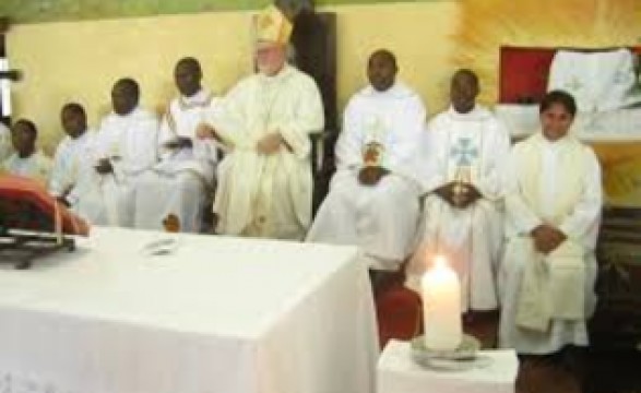 «Clima de insegurança e morte» está a ser escondido da opinião pública, diz Bispo de Lichinga Moçambique 