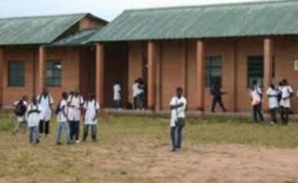 Escolas católicas abrem ano escolar.