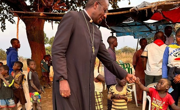 D.Imbamba renova apelos a melhoria do sistema de ensino das crianças em Mukonda