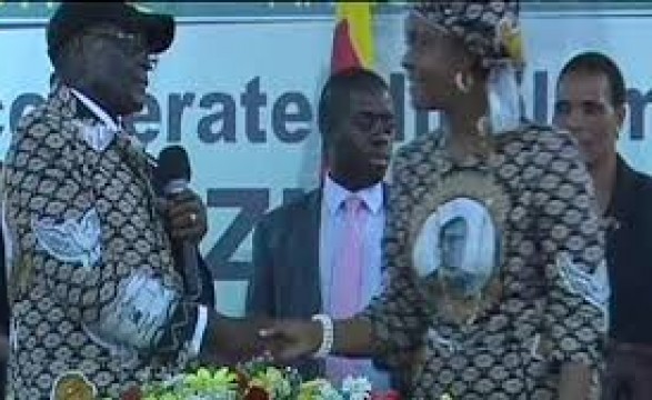 Mugabe afasta vice-presidente e oito ministros
