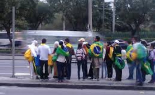 Metro parado em São Paulo a uma semana do Mundial