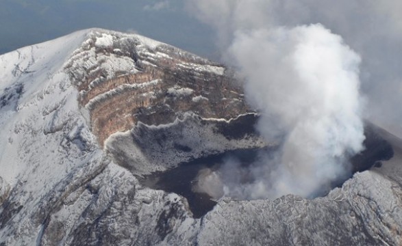 Vulcão mexicano Popocatépetl lança gases e cinzas a 3,5 quilómetros de altura