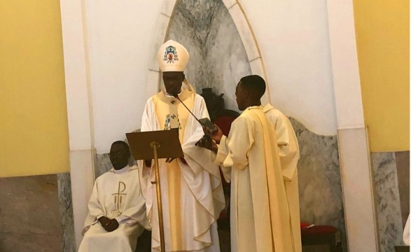 Deus não se serve da força ou do poder, para o mudar o mundo, afirma D. Mbilingi