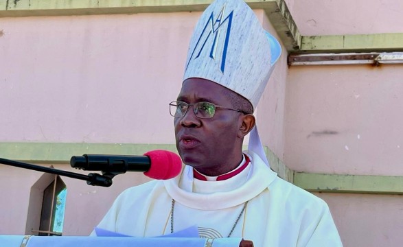 D. Ndakalako, exorta rezas pela paz mundial e conversão verdadeira dos governantes e políticos