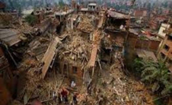 Mau tempo vem piorar as buscas no Nepal