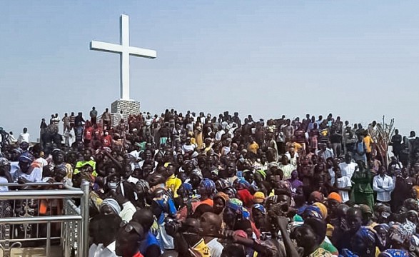 Nigéria: Diocese de Enugu crismou “quase mil cristãos” no mesmo dia, apesar da perseguição religiosa
