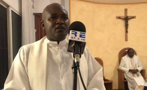 Padre Carlos Suco Novo vigário da Arquidiocese de Saurimo