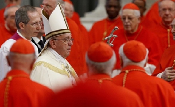 Com a presença do emérito Bento XVI, Papa Francisco criou novos Cardeais