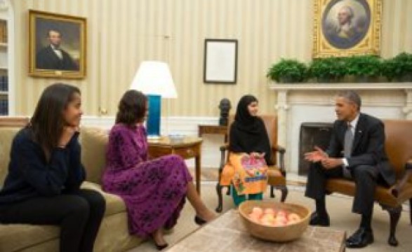 Casal Obama recebeu Malala na Casa Branca